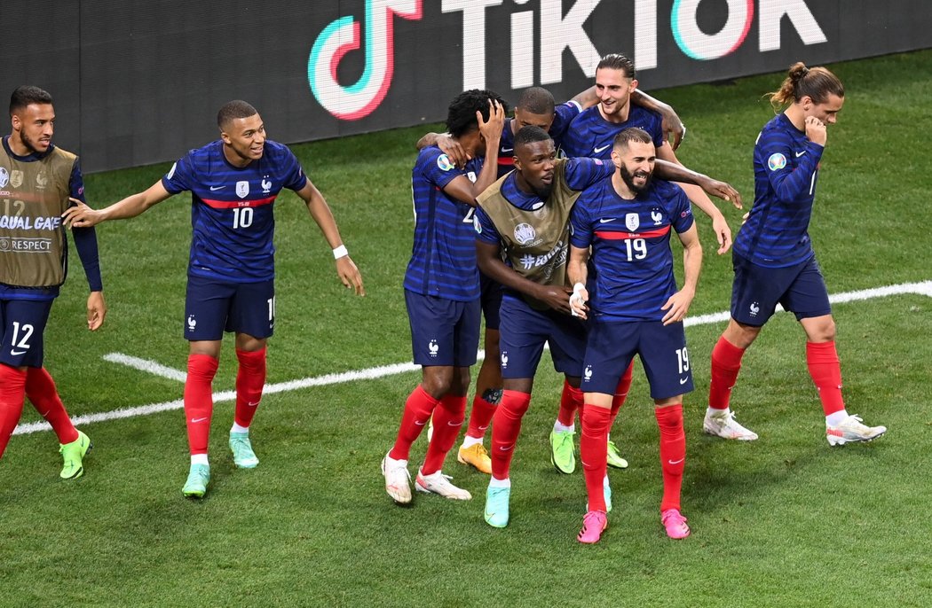 Gólová radost Francouzů v osmifinále EURO proti Švýcarsku