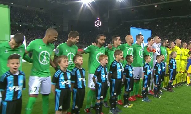 Uctili oběti teroru! Poslechněte si hymnu ze stadionu St. Etienne