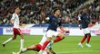 Warren Zaire-Emery dal třetí gól Francie, obránce Santos byl navíc vyloučen