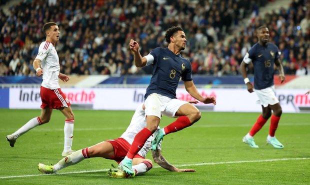 Francouzská kanonáda, gól i červená z jedné akce. Další postupující na EURO
