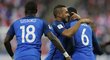Fotbalisté Francie se radují z branky do sítě Švédska