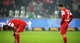 Dortmund měl kliku a unikl ostudě. Poslední přezimuje Freiburg