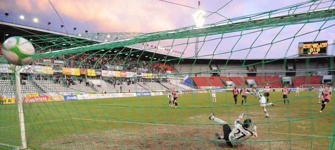 Proměněná penalta Jiřího Kaufmana znamenala vedení 1:0