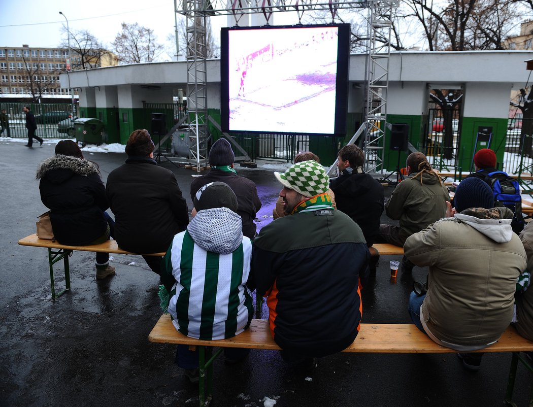 Fanoušci Bohemians 1905 museli sledovat duel proti Olomouci jen na velkoplošné obrazovce v Ďolíčku