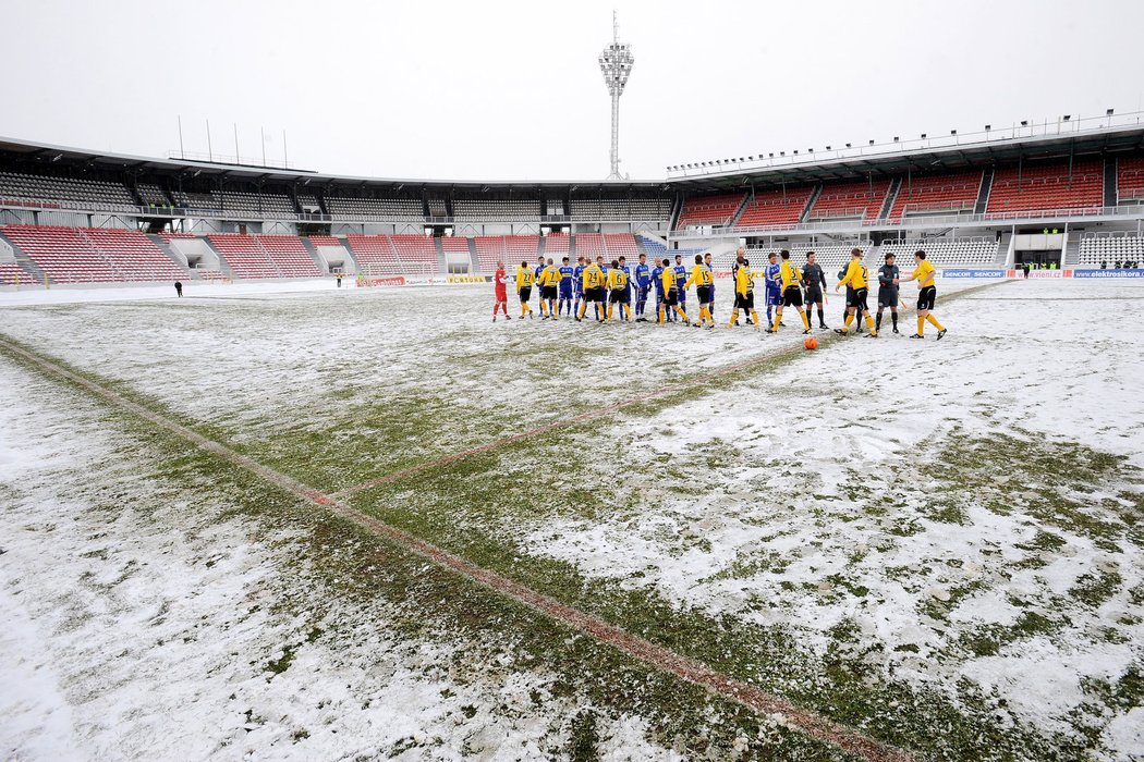 Liduprázdný Strahov při zápase Bohemky s Olomoucí