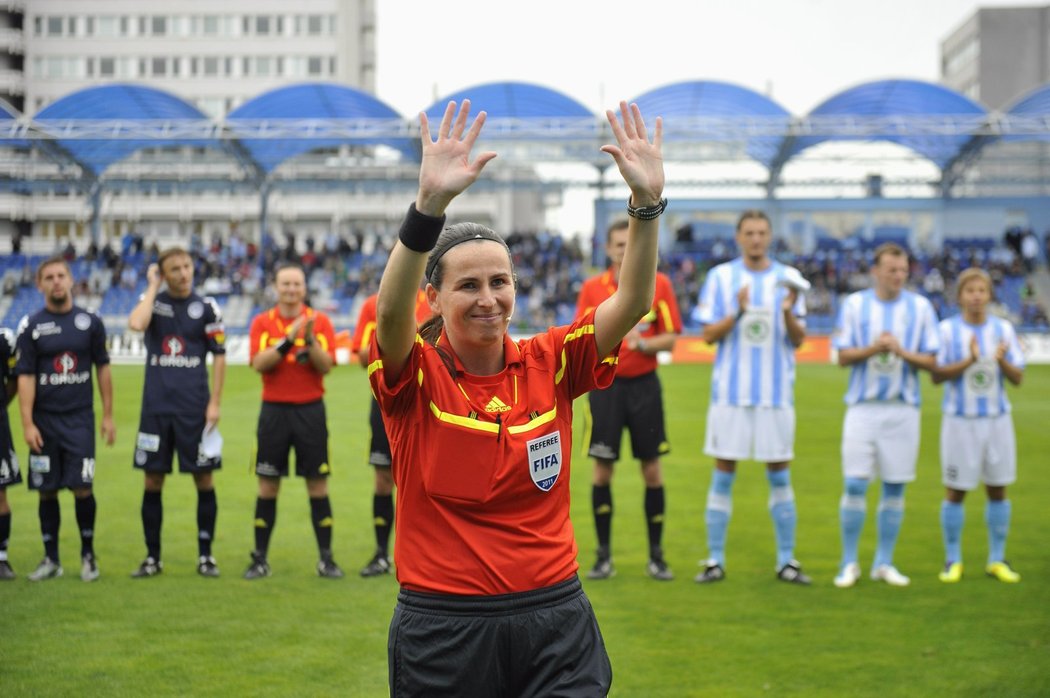 Sudí Dagmar Damková odřídila svůj poslední zápas, poté co se stala členkou Komise rozhodčích Evropské fotbalové unie UEFA.