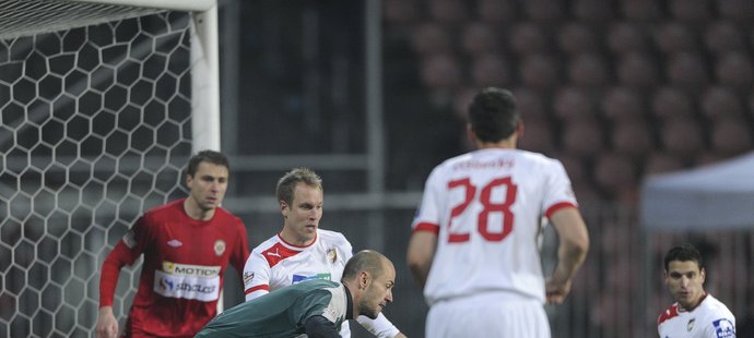 Brněnský gólman Doležal v zápase s Viktorií Plzeň třikrát inkasoval a Zbrojovka prohrála 1:3