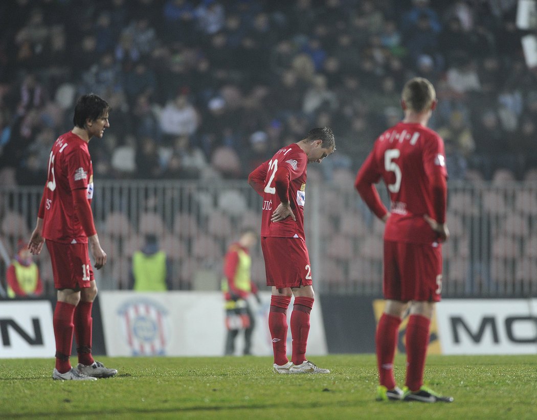 To není minuta ticha. Fotbalisté Zbrojovky Brno jen zpytují svědomí po inkasované brance od Plzně