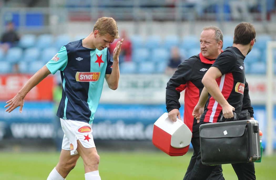 Slávista Petr Janda opouští budějovický trávník s rozraženou hlavou