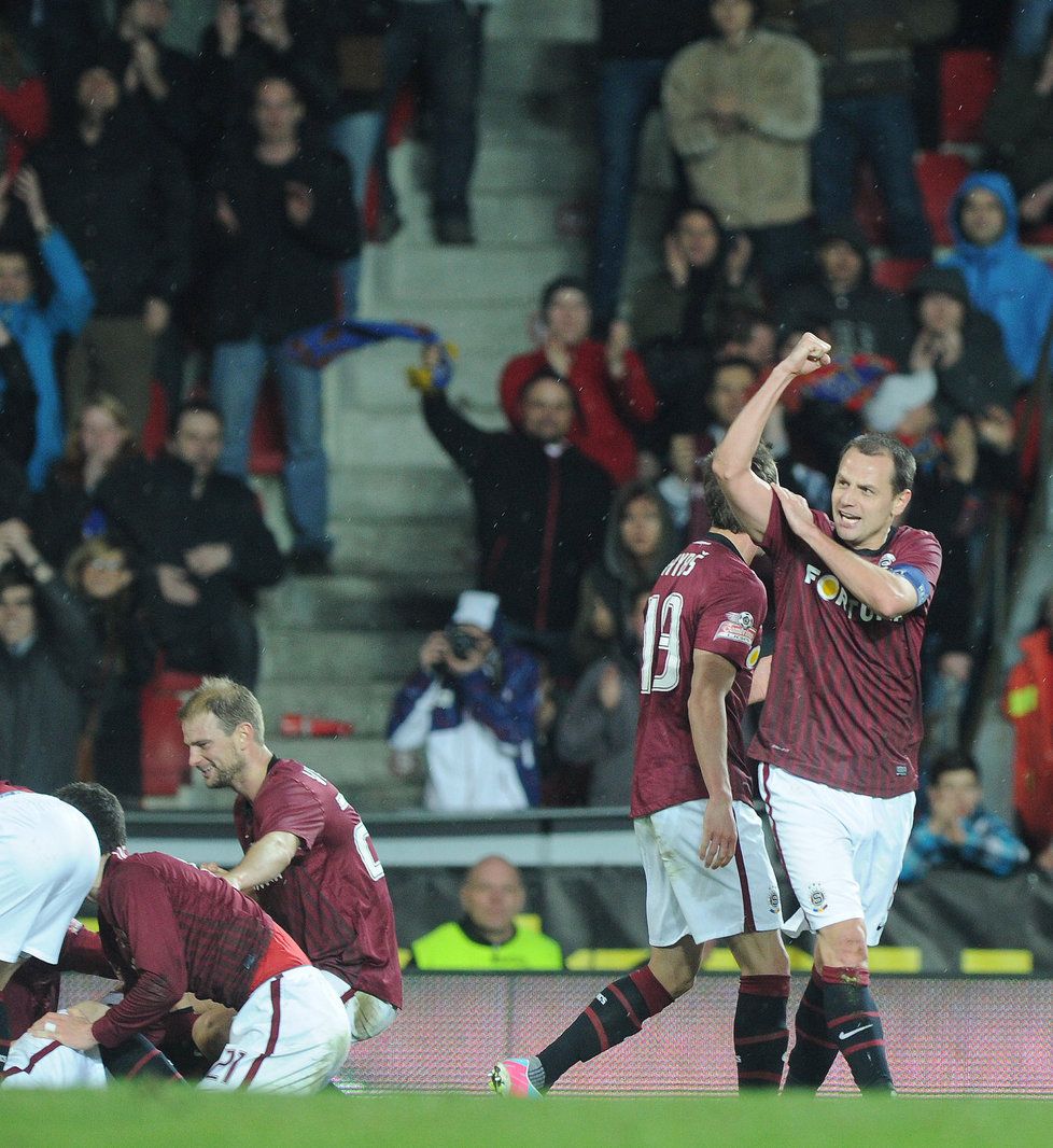 Trhněte si! Marek Matějovský po gólu Krejčího na 3:1 poslal jasný vzkaz slávistickým fanouškům. Sparta vyhrála především díky chybám soupeře...