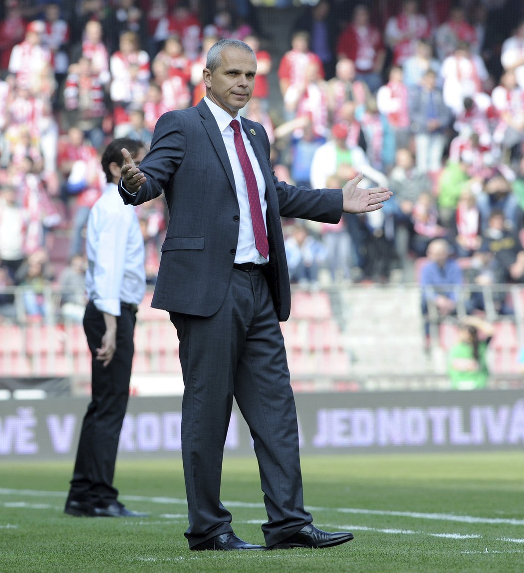 Vítězslav Lavička se diví v průběhu derby se Slavií