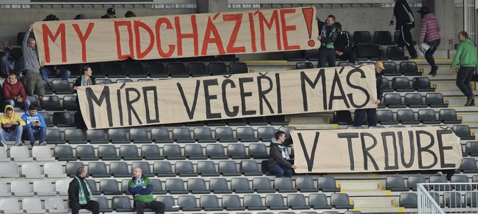 Kotel jabloneckých fanoušků poslal šéfovi FAČR Miroslavu Peltovi jasný vzkaz, co si myslí o počínání fotbalových šéfů v Česku
