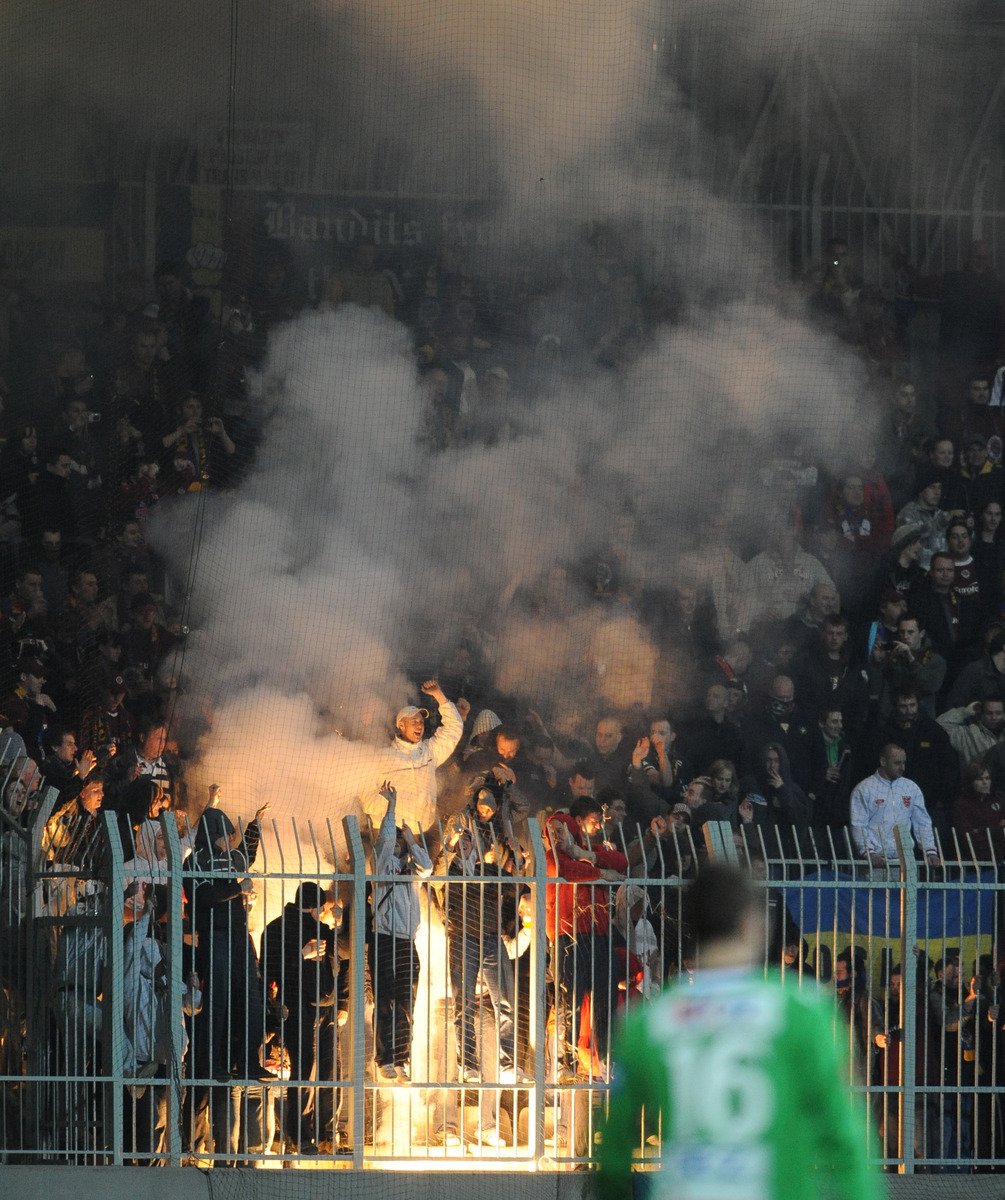 Fanoušci Sparty si ze zákazu pyrotechniky moc nedělají