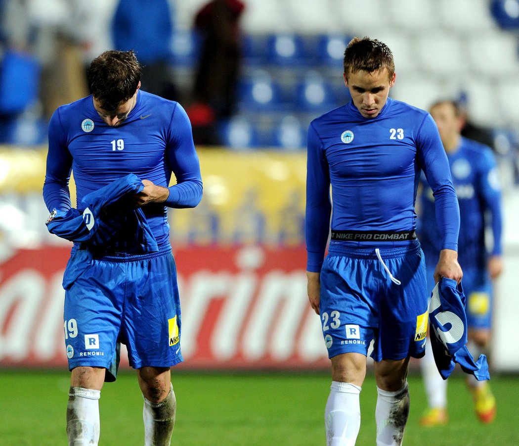 Smutní liberečtí fotbalisté Michael Rabušic (vlevo) aJosef Šural