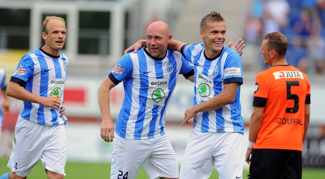 Fotbalisté Mladé Boleslavi (zleva) David Jarolím, Jiří Štajner a Tomáš Fabián se radují z druhého gólu do sítě Liberce