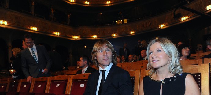 Pavel Nedvěd se svojí manželkou Ivanou na galavečeru u příležitosti výročí dvaceti let samostatné české fotbalové ligy