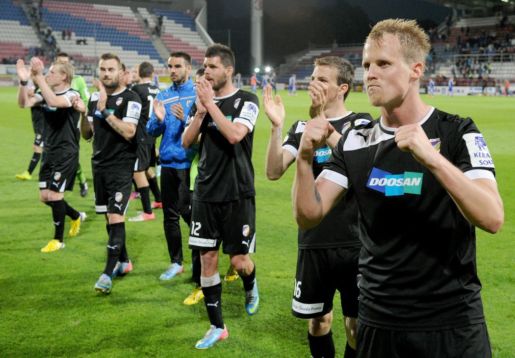 Úleva i štěstí se zračilo ve tvářích plzeňských fotbalistů po vyhraném utkání v Olomouci. Plzeň je mistrovskému titulu o pořádný kus blíž