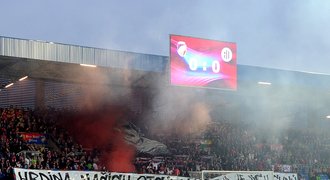 SKANDÁL: Jude Slavie, řvali ultras Plzně a prali se mezi sebou. Naštvali i Horvátha