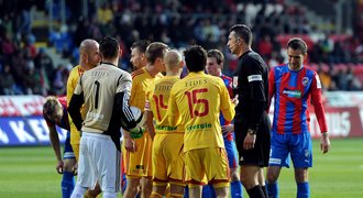 Blázinec! Dukla hrála od 24. vteřiny v deseti, pak nedala penaltu