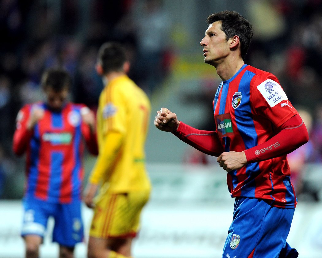 Plzeňská radost. Marián Čišovský slaví svůj gól do sítě Dukly na 2:0. Nakonec vyhrála Plzeň 4:0.