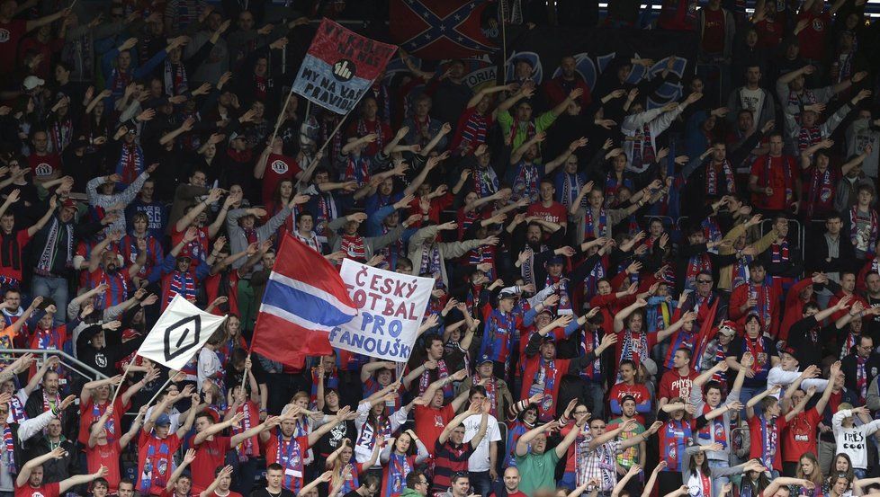 Fanoušci Plzně nebyli spokojení s výkonem Viktorie, svůj vzkaz poslali i vedení českého fotbalu