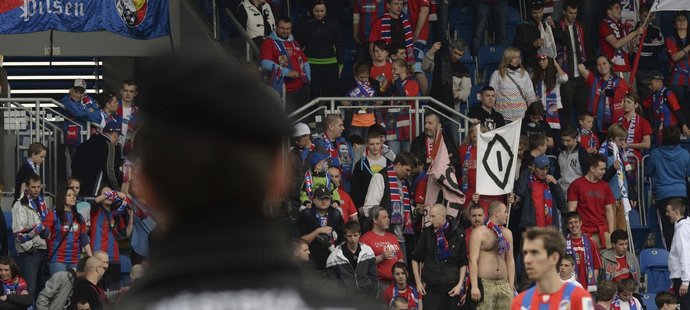 Fanoušci Plzně nebyli spokojení s výkonem Viktorie, svůj vzkaz poslali i vedení českého fotbalu