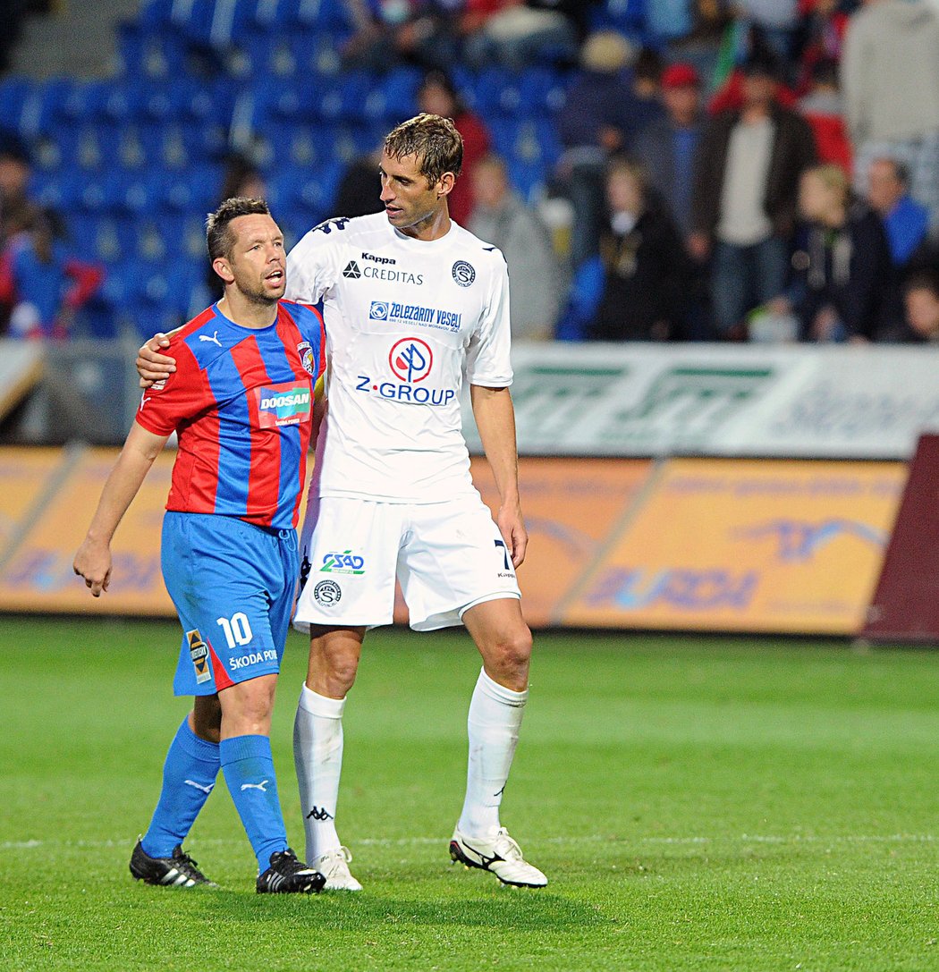 Plzeňský kapitán Pavel Horváth po zápase 9. kola Gambrinus ligy debatoval s Liborem Doškem ze Slovácka. Zápas skončil nerozhodně 1:1.