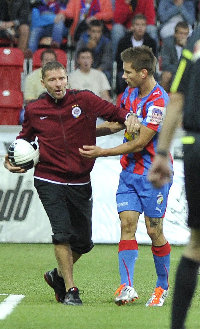 Martin Hašek se lehce pohádal o míč s plzeňským Fillem