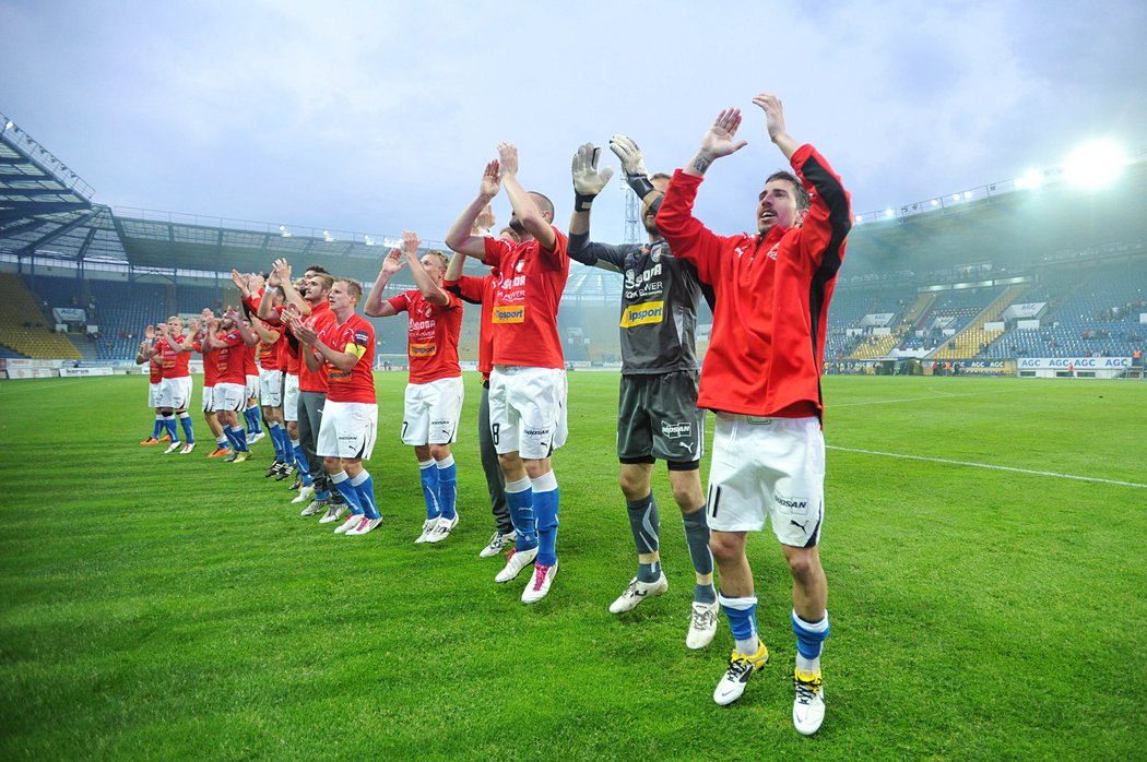 Oslavy plzeňských fotbalistů po cenné venkovní výhře 1:0 nad Teplicemi