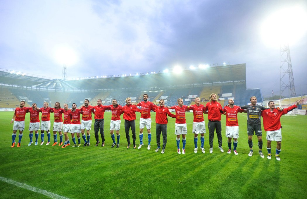 Oslavy plzeňských fotbalistů po cenné venkovní výhře 1:0 nad Teplicemi