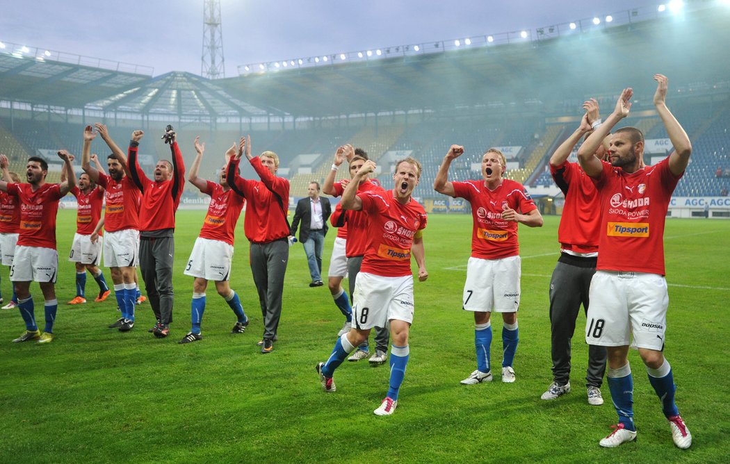 Oslavy plzeňských fotbalistů po cenné venkovní výhře 1:0 nad Teplicemi