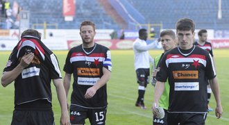 Záchrana s ostudou! Slavia prohrála, ale padá Olomouc a Znojmo