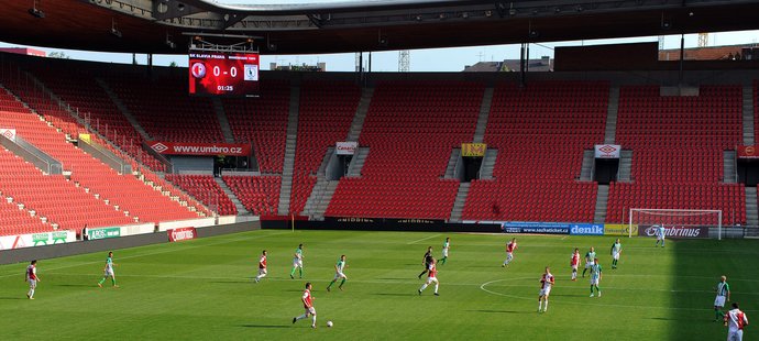 Slavia se dál brodí marastem