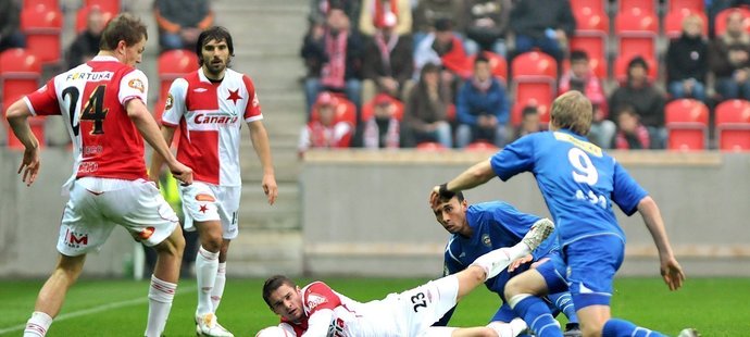 V jednom z několika šlágrů kola se utkala Slavia s Brnem