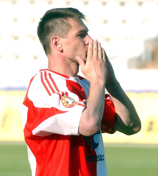 Díky! Pavel Kuka se loučí s fanoušky Slavie po svém posledním domácím zápase proti Zlínu Díky! Pavel Kuka se loučí s fanoušky Slavie po svém posledním domácím zápase proti Zlínu