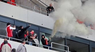 Fandové Slavie: Řebíčku, angažuj Horníka a plexisklo tě neochrání