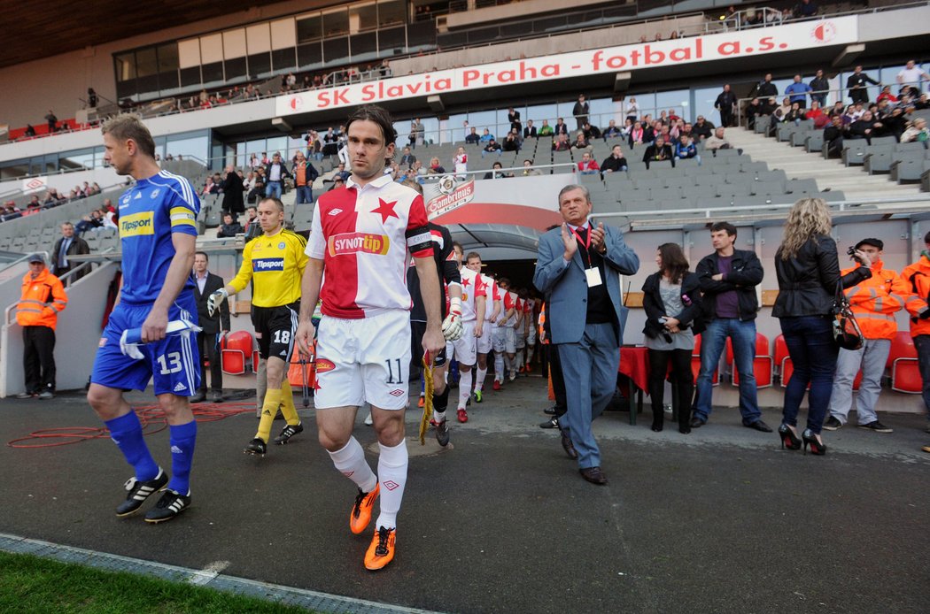 Slávistické řádění v Edenu: Fotbalisté nastupují k zápasu