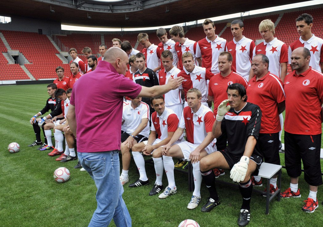 Kamil Čontofalský při týmovém focení fotbalistů Slavie