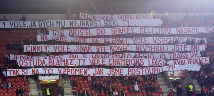 Fanoušci Slavie přehráli Miroslavu Peltovi jeho slavný odposlech z korupční aféry...