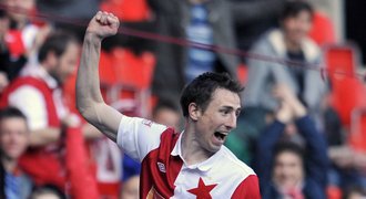 Slavia zatím žije, Slovácko porazila 2:0