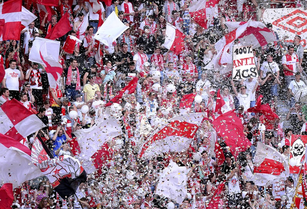 Slávističtí fanoušci se radují z důležitého gólu proti Slovácku