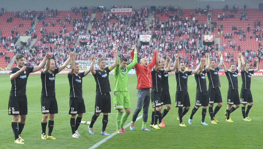 Plzeňská radost po výhře 2:0 v Edenu. Viktoria stále drží šanci na obhajobu, ačkoliv silně teoretickou