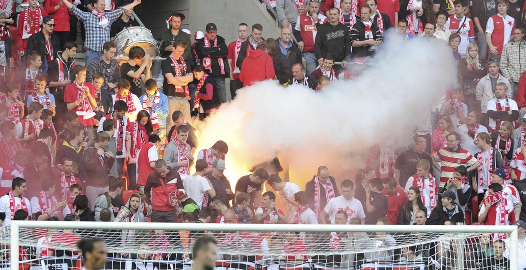 Fanoušci Slavie nemohli být s výsledkem zápasu proti Plzni spokojeni, tým z Edenu opět nebodoval a po porážce 0:2 zůstal předposlední