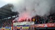 Zakázaná pyrotechnika? Sparťanští fanoušci v zápase s Duklou