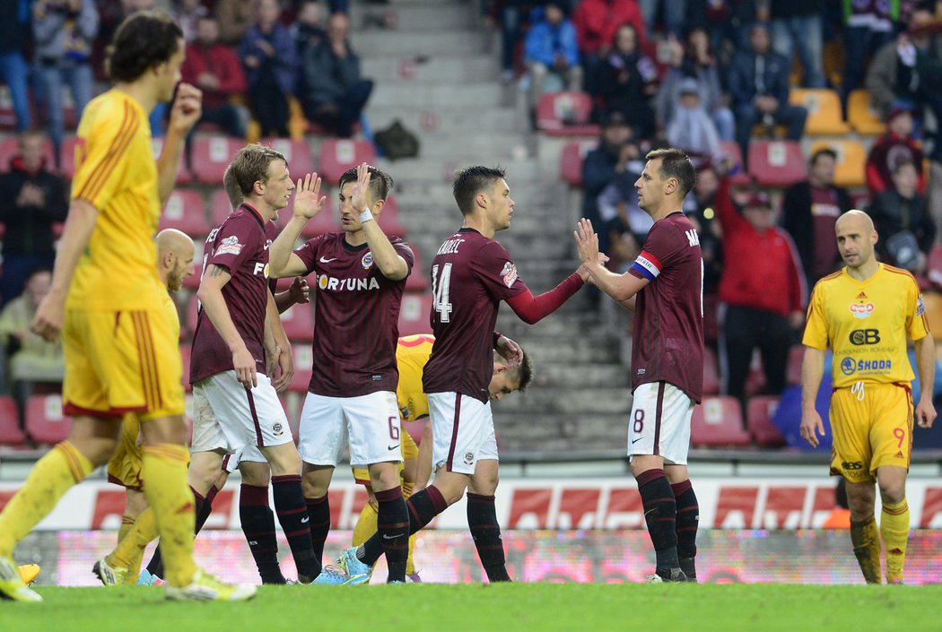 Fotbalisté Sparty vyhráli v sobotním utkání 30. kola nad Duklou 3:0, Letenští ale stejně skončili v lize až druzí