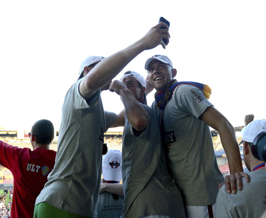 Mistrovské selfie v podání hráčů Sparty po vítězství nad Jihlavou