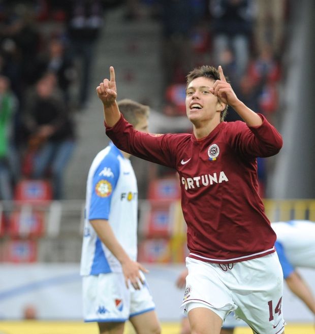 Václav Kadlec se raduje z první ligové branky Václav Kadlec se raduje z první ligové branky