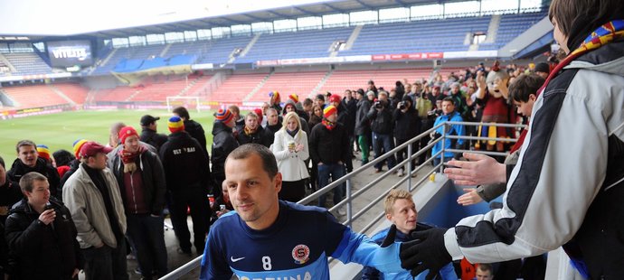 Fotbalisté Sparty vedení Markem Matějovským přichází na otevřený trénink před zápasem s Plzní