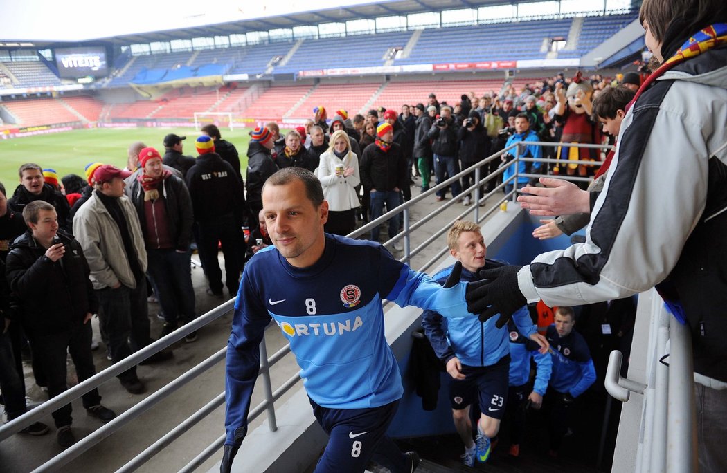 Fotbalisté Sparty vedení Markem Matějovským přichází na otevřený trénink před zápasem s Plzní