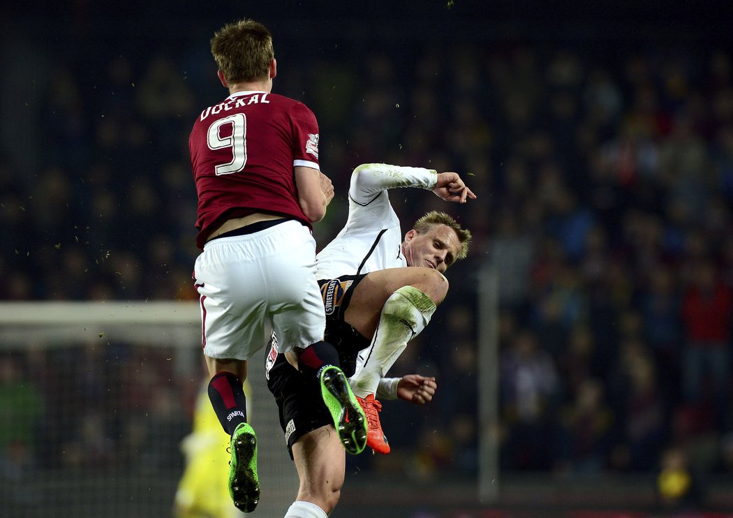 Fotbalisté Sparty Praha porazili v 19. kole první ligy mistrovskou Plzeň 1:0 a přiblížili se zisku titulu. Jedenáct zápasů před koncem sezony zvýšili náskok v čele tabulky na Západočechy na osm bodů